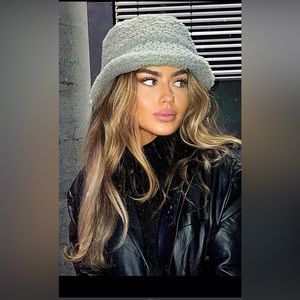 Sage bear hug bucket hat